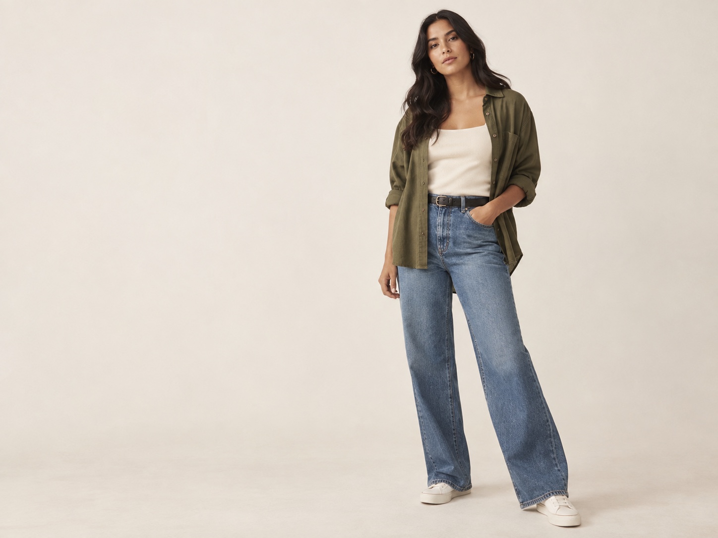 Modelo de una tienda de ropa presentada dentro de un sitio de comercio electrónico